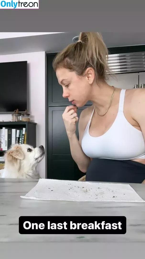 Iliza Shlesinger nude photo #0239 (ilizas)