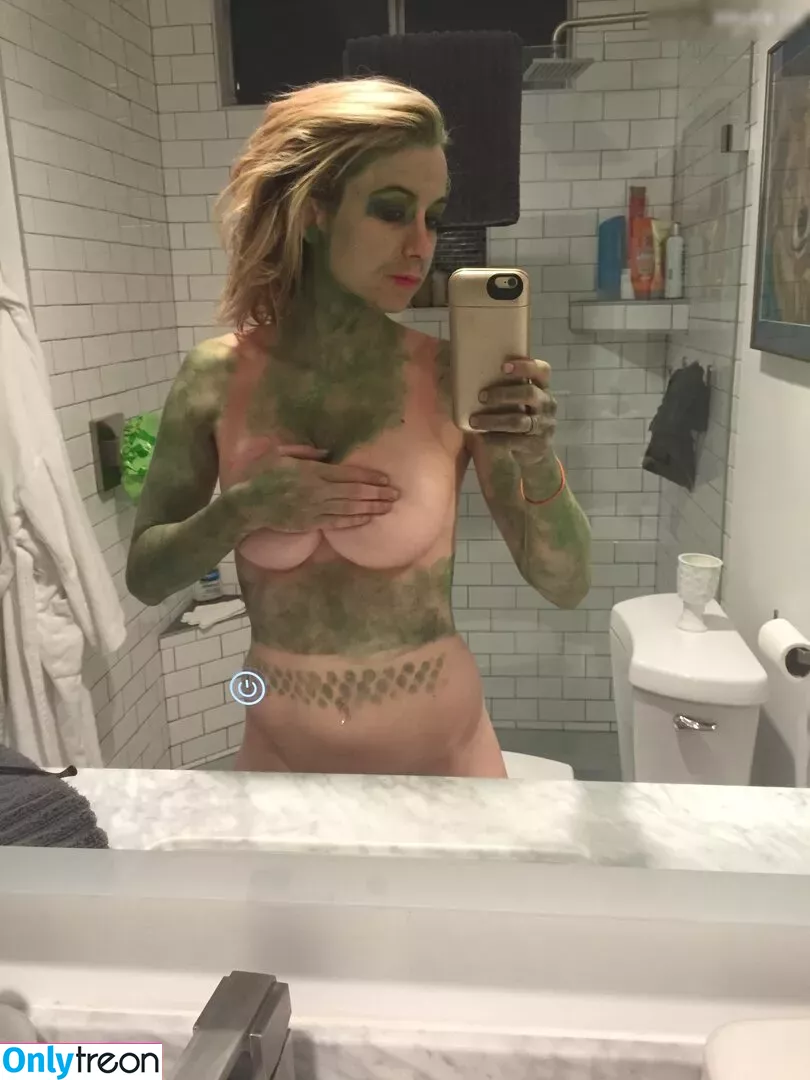 Iliza Shlesinger nude photo #0251 (ilizas)