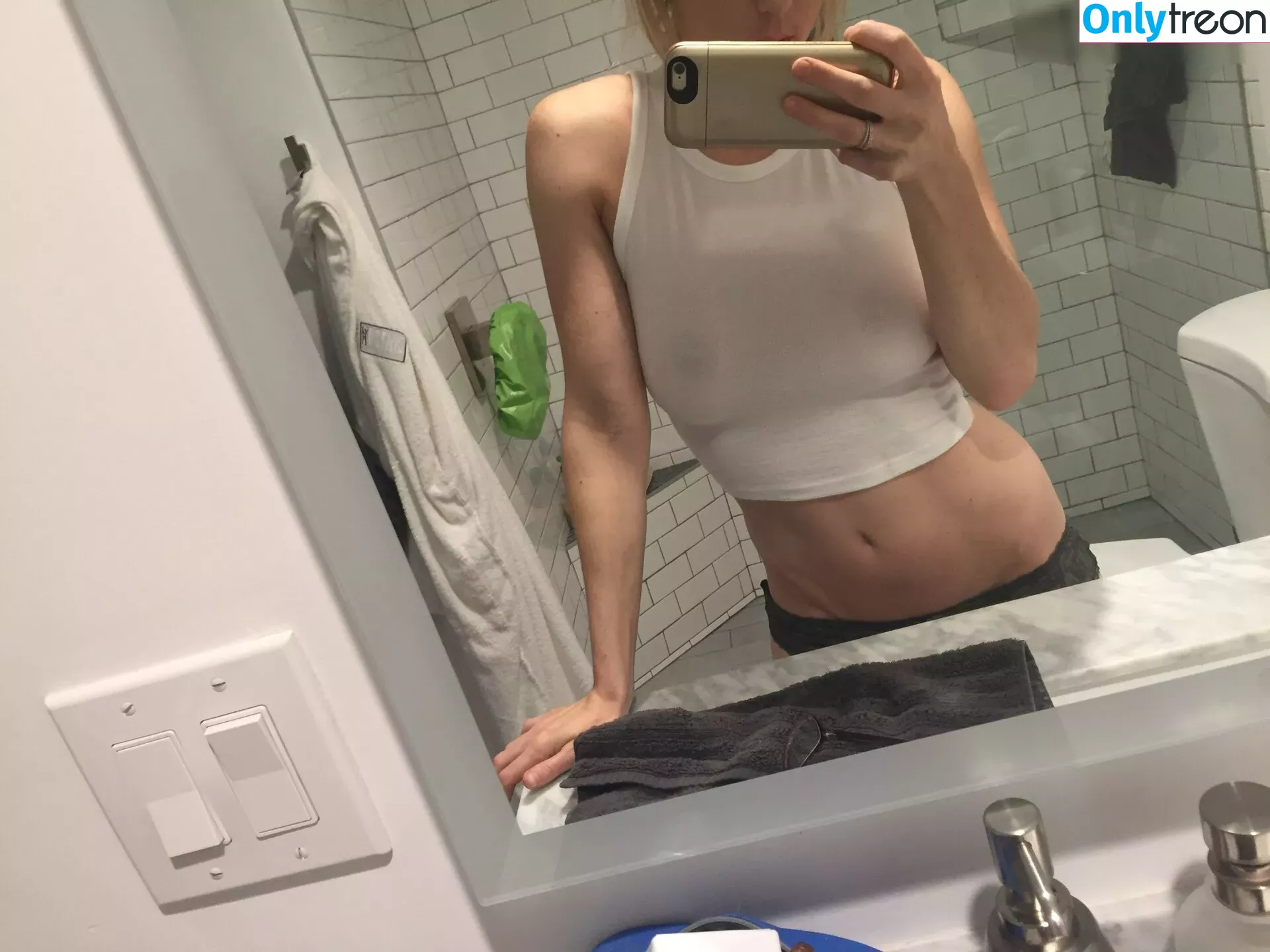 Iliza Shlesinger nude photo #0259 (ilizas)