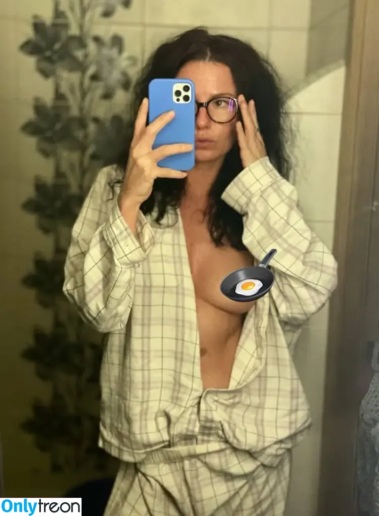 iloilong nude photo #0059 (ailalinas / macaron1na)