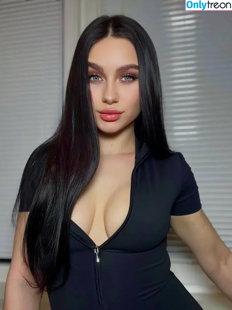 ilona_garna nude photo #0256 (ilonamaher)