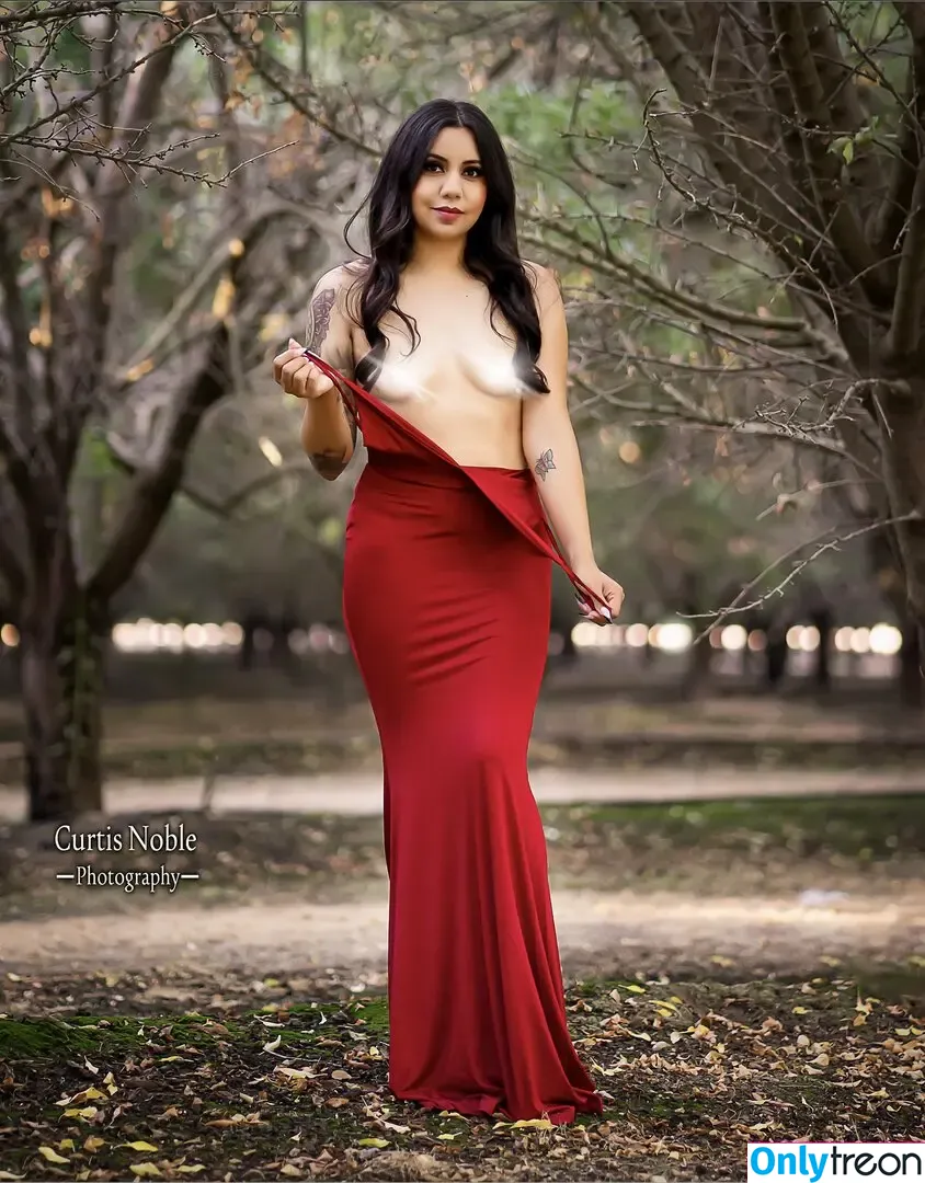 Iluvbacon nude photo #0081 (pamfila / sizzling_hot_bacon_)