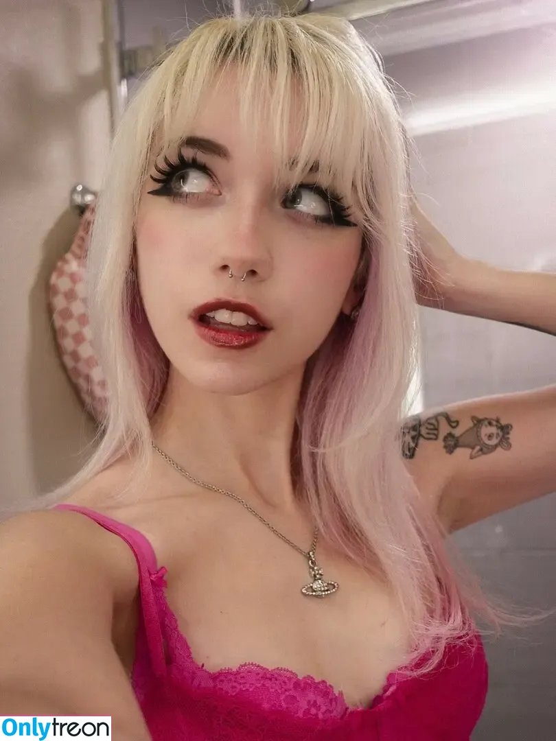 Iluvmeww nude photo #0725 (iluvmey)