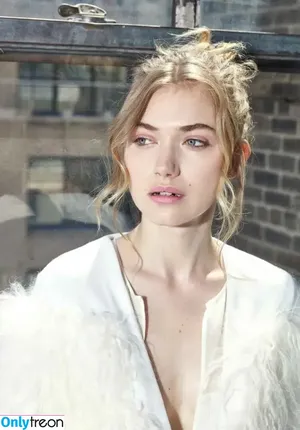 Imogen Poots / impoots фото голая #0020