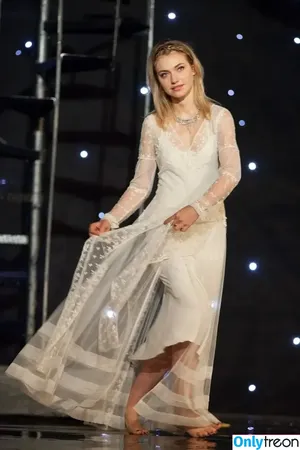 Imogen Poots / impoots фото голая #0029