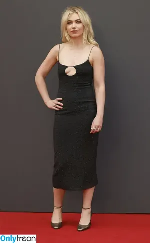 Imogen Poots / impoots фото голая #0046