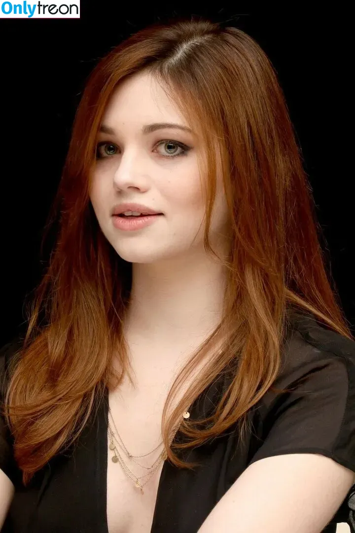 India Eisley голая photo #0010 (indiaeisley)