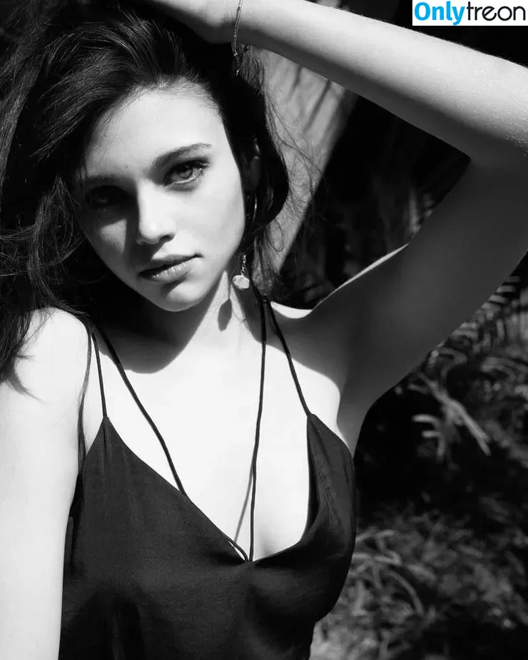 India Eisley nude photo #0021 (indiaeisley)