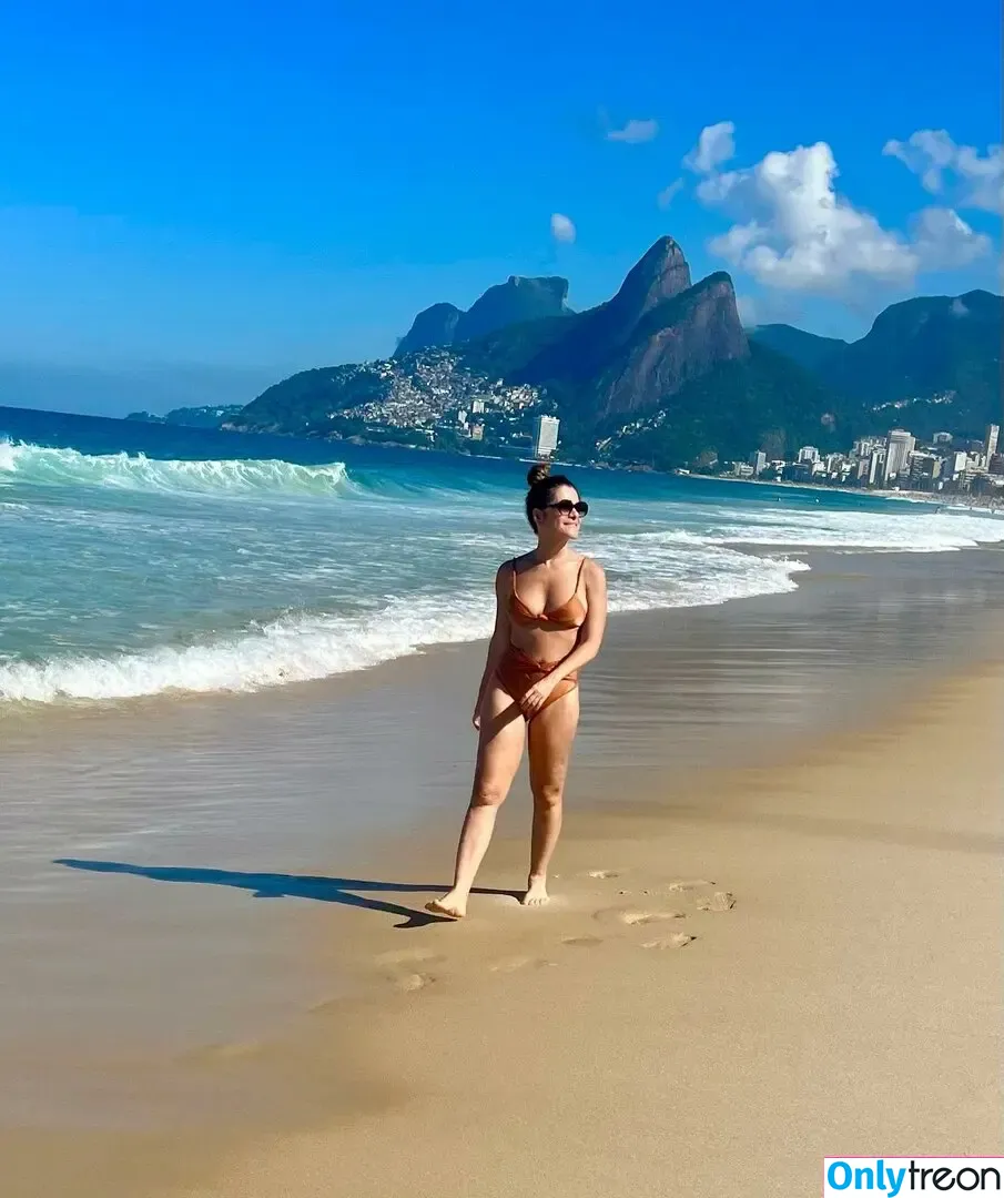 Ingrid Guimarães nude photo #0017 (ingridguimaraes)