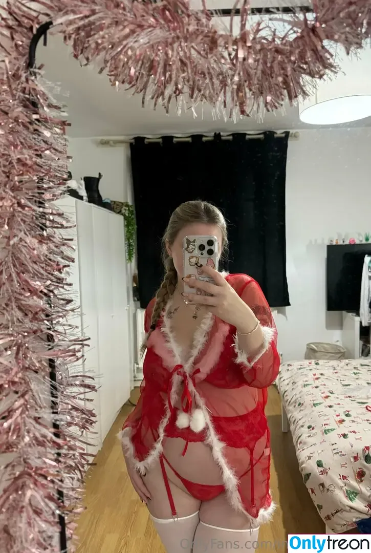 invisiblestring nude photo #0032 (harrielleanor / harrieteleanor / theinvisiblestringinsta)