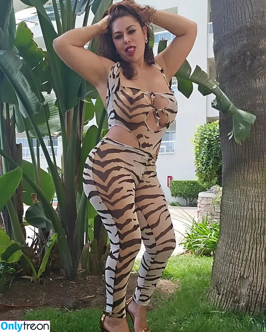 Irazu Del Monte nude photo #0021 (irazu.m / irazudelmonte)