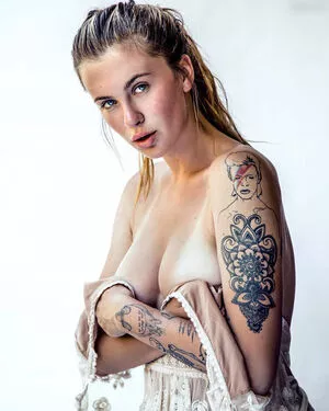 Ireland Baldwin / chloebaldwin... / irelandirelandireland nude photo #0315