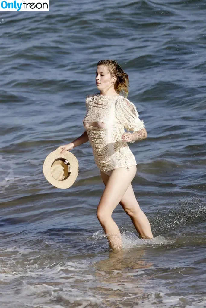 Ireland Baldwin nude photo #0075 (chloebaldwin... / irelandirelandireland)