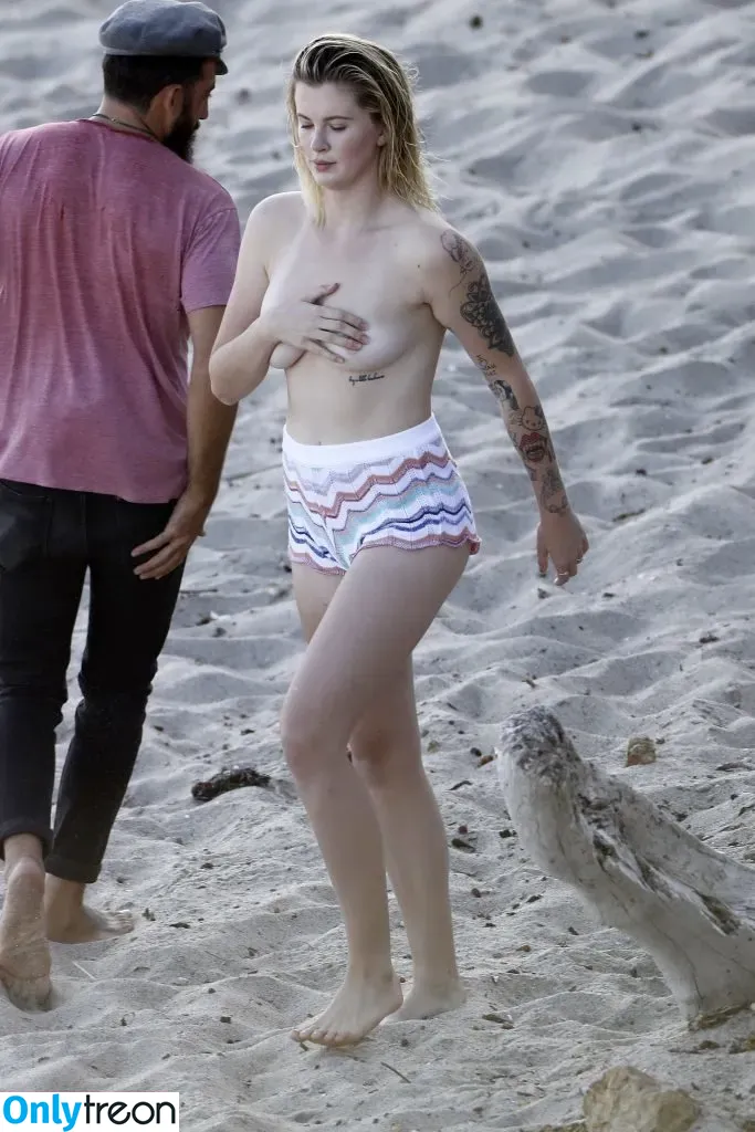 Ireland Baldwin nude photo #0078 (chloebaldwin... / irelandirelandireland)