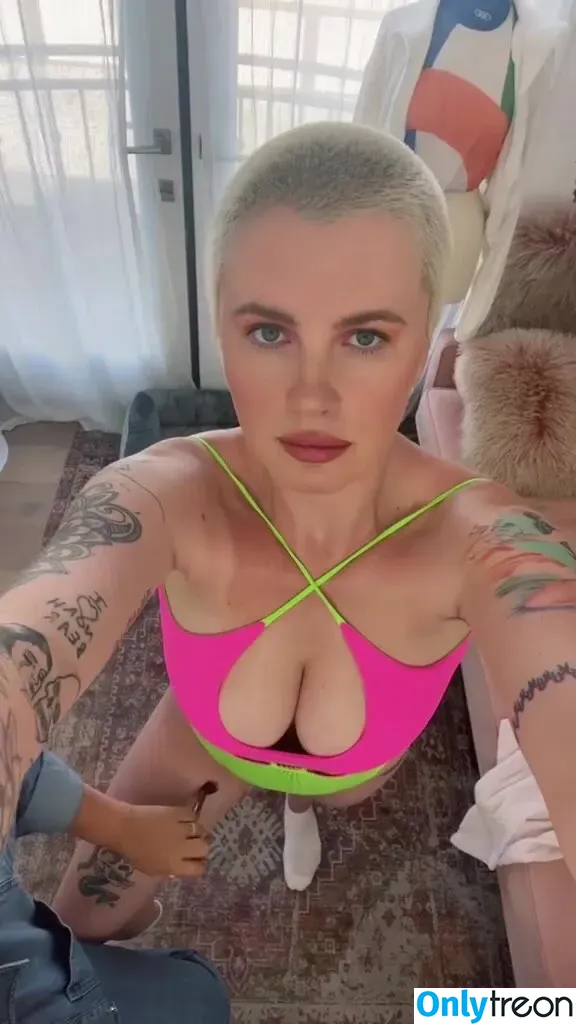 Ireland Baldwin nude photo #0129 (chloebaldwin... / irelandirelandireland)