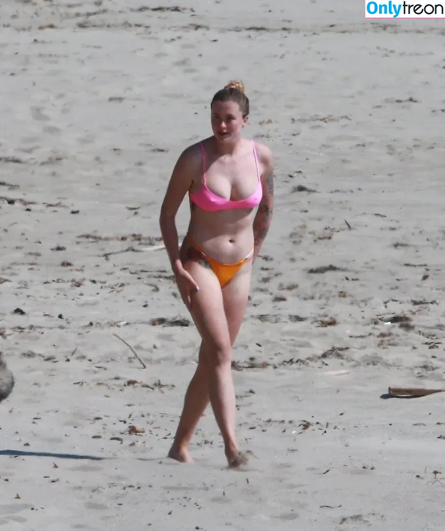 Ireland Baldwin nude photo #0136 (chloebaldwin... / irelandirelandireland)