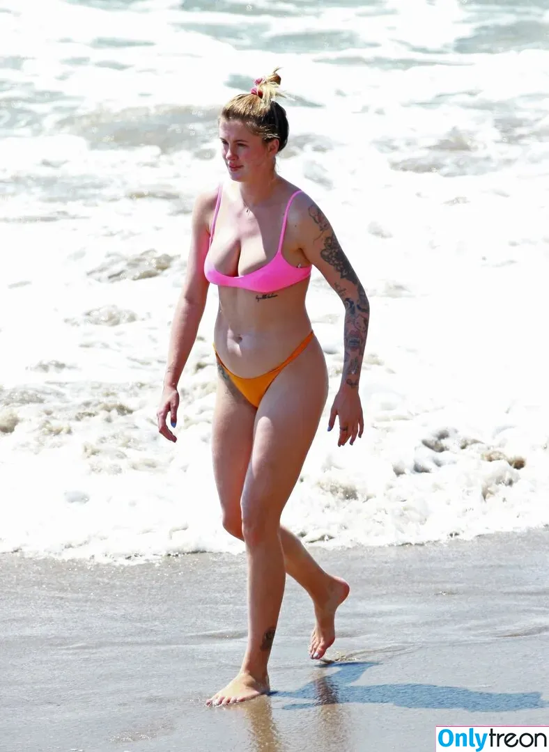 Ireland Baldwin nude photo #0144 (chloebaldwin... / irelandirelandireland)