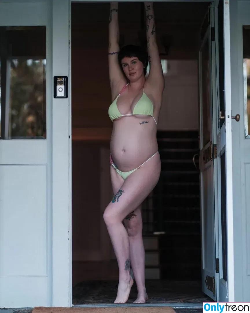 Ireland Baldwin nude photo #0166 (chloebaldwin... / irelandirelandireland)