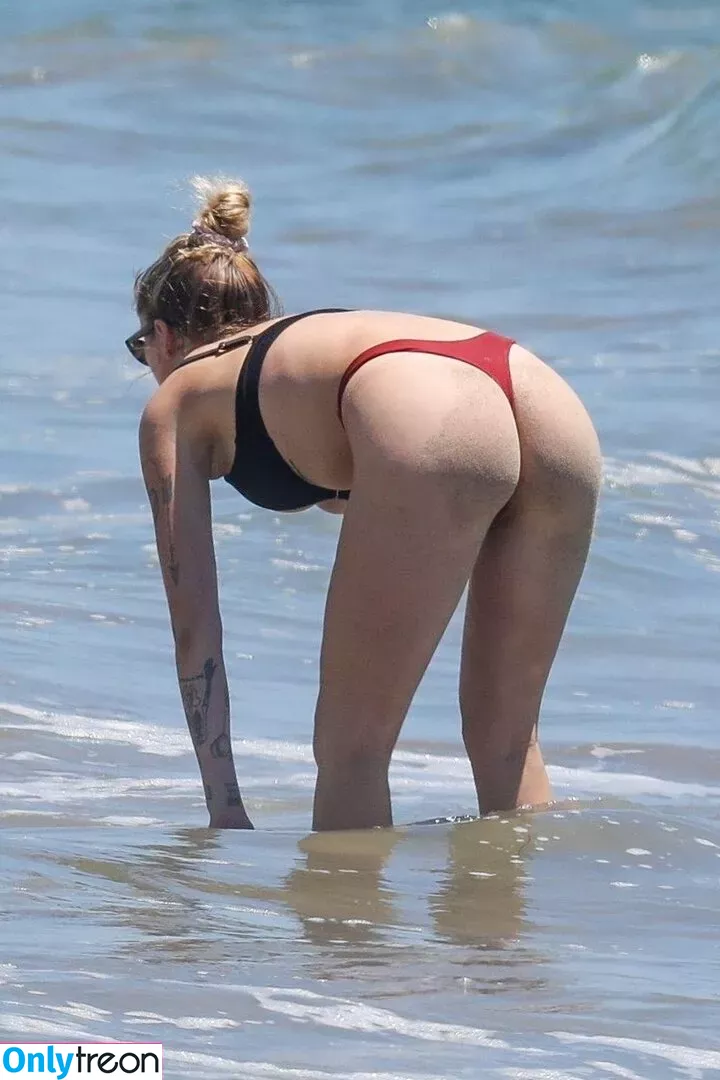 Ireland Baldwin nude photo #0354 (chloebaldwin... / irelandirelandireland)