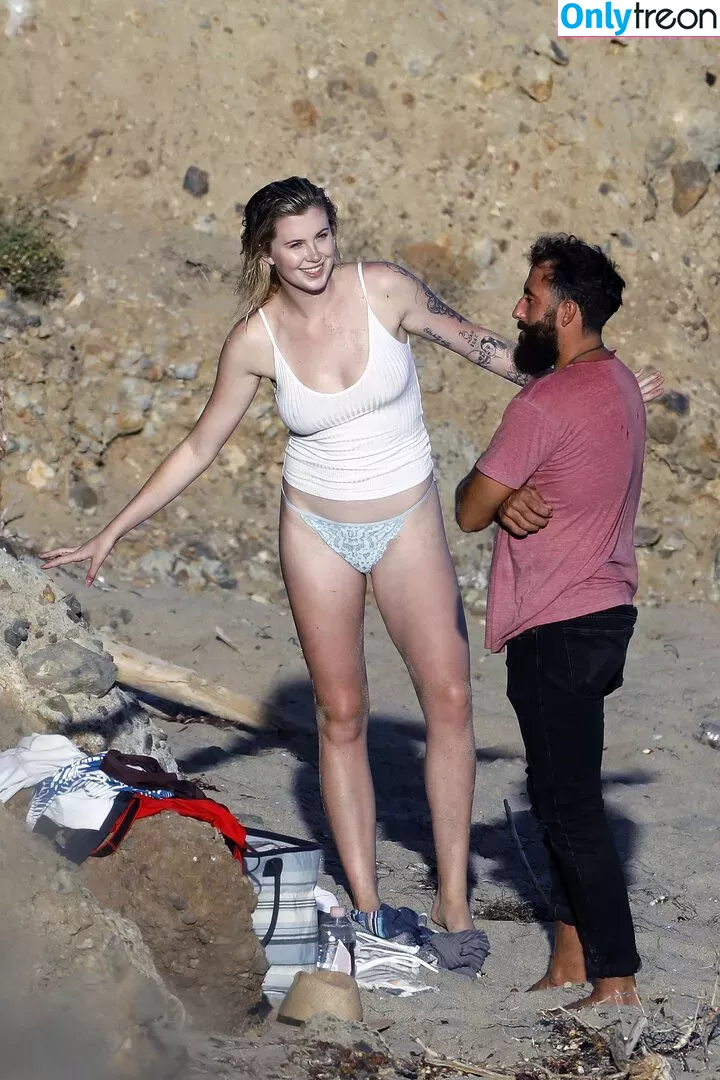 Ireland Baldwin nude photo #0409 (chloebaldwin... / irelandirelandireland)