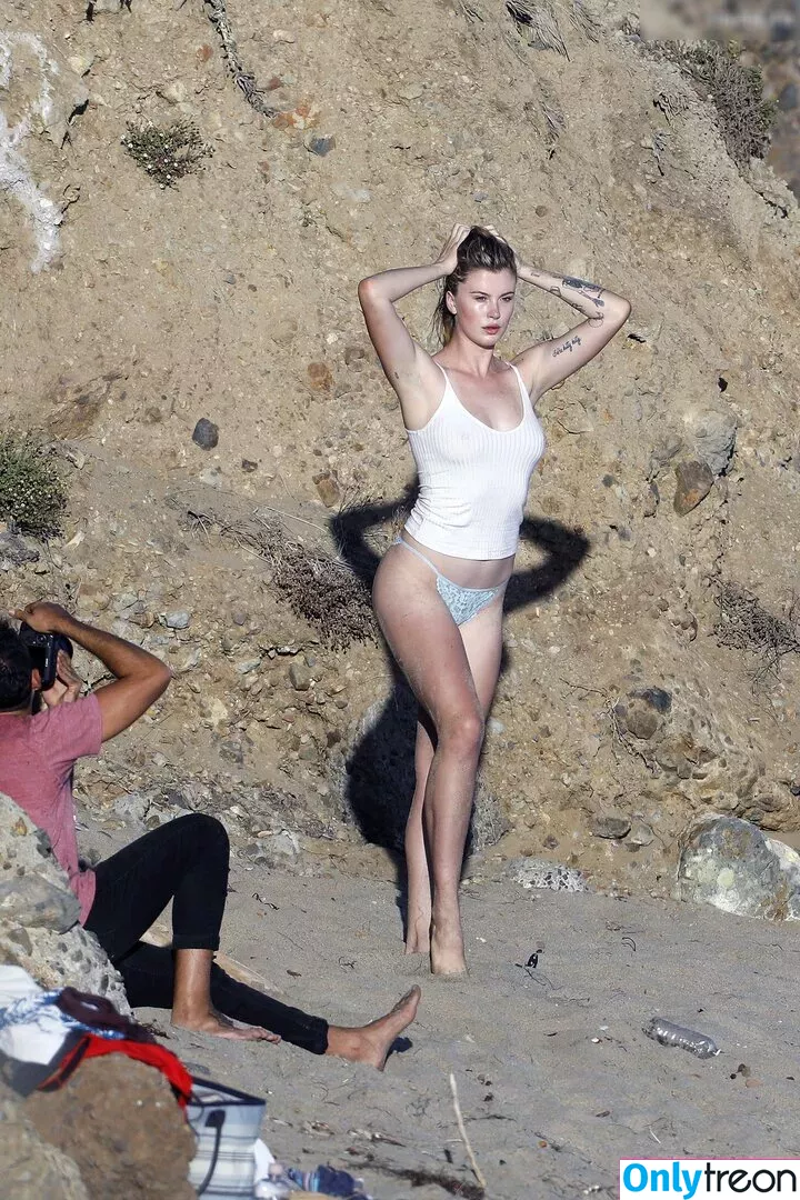 Ireland Baldwin nude photo #0416 (chloebaldwin... / irelandirelandireland)