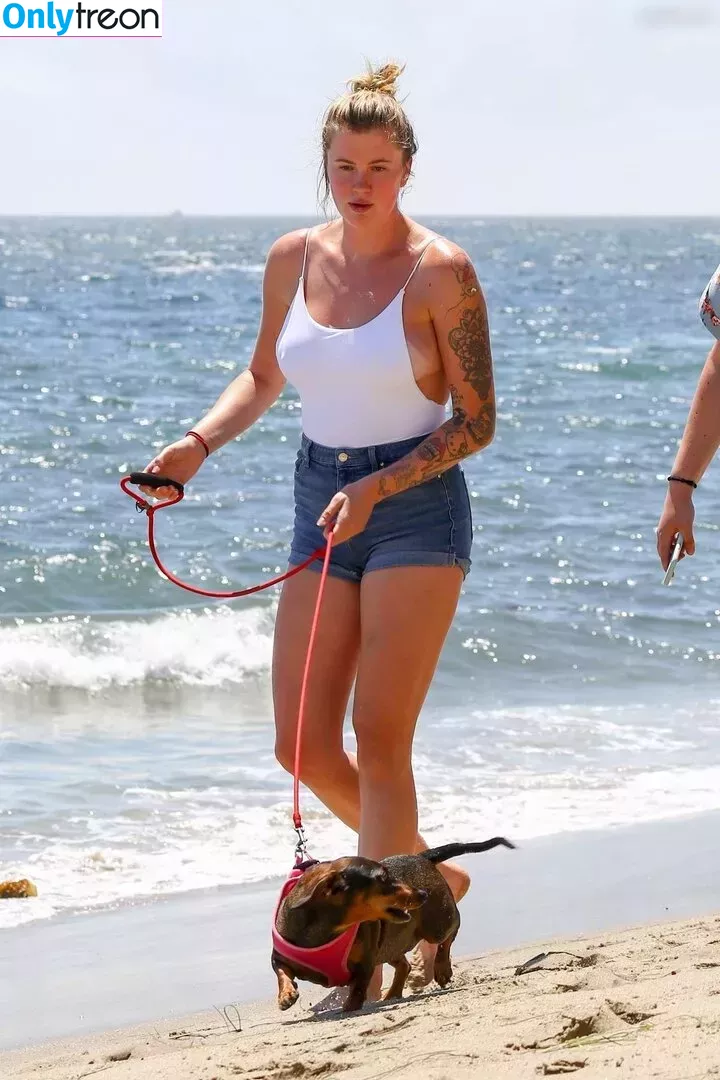 Ireland Baldwin nude photo #0488 (chloebaldwin... / irelandirelandireland)