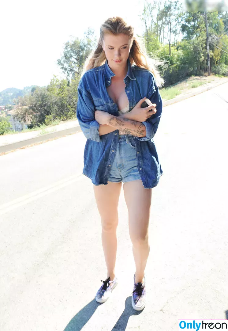 Ireland Baldwin nude photo #0506 (chloebaldwin... / irelandirelandireland)