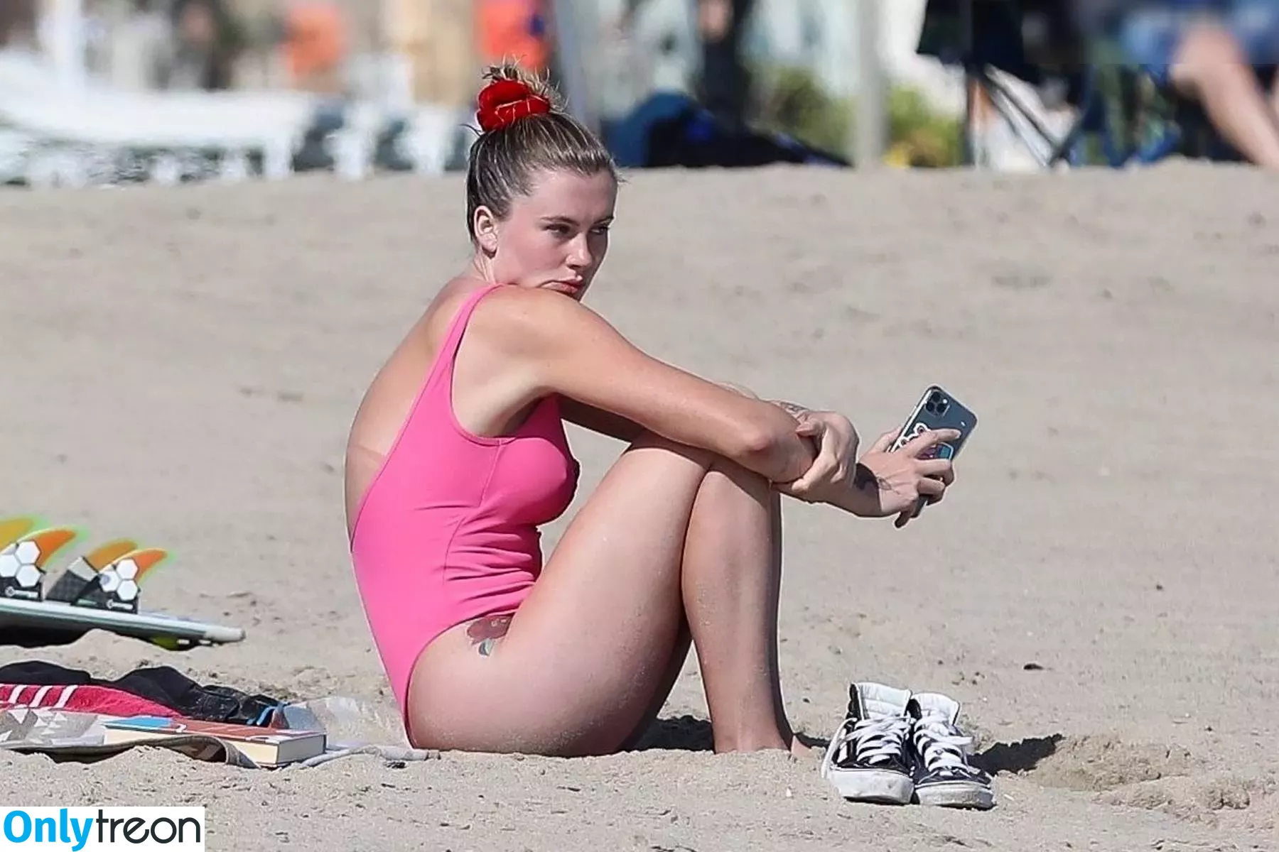 Ireland Baldwin nude photo #0511 (chloebaldwin... / irelandirelandireland)