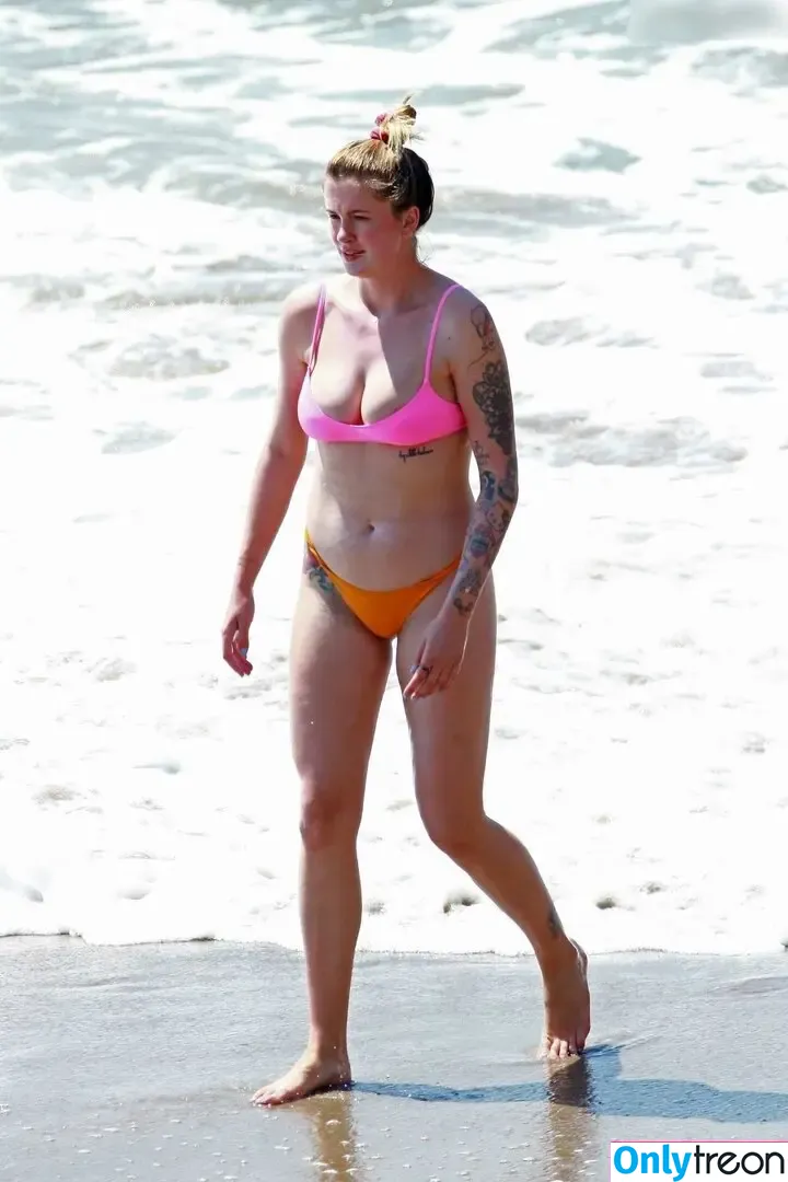 Ireland Baldwin nude photo #0515 (chloebaldwin... / irelandirelandireland)