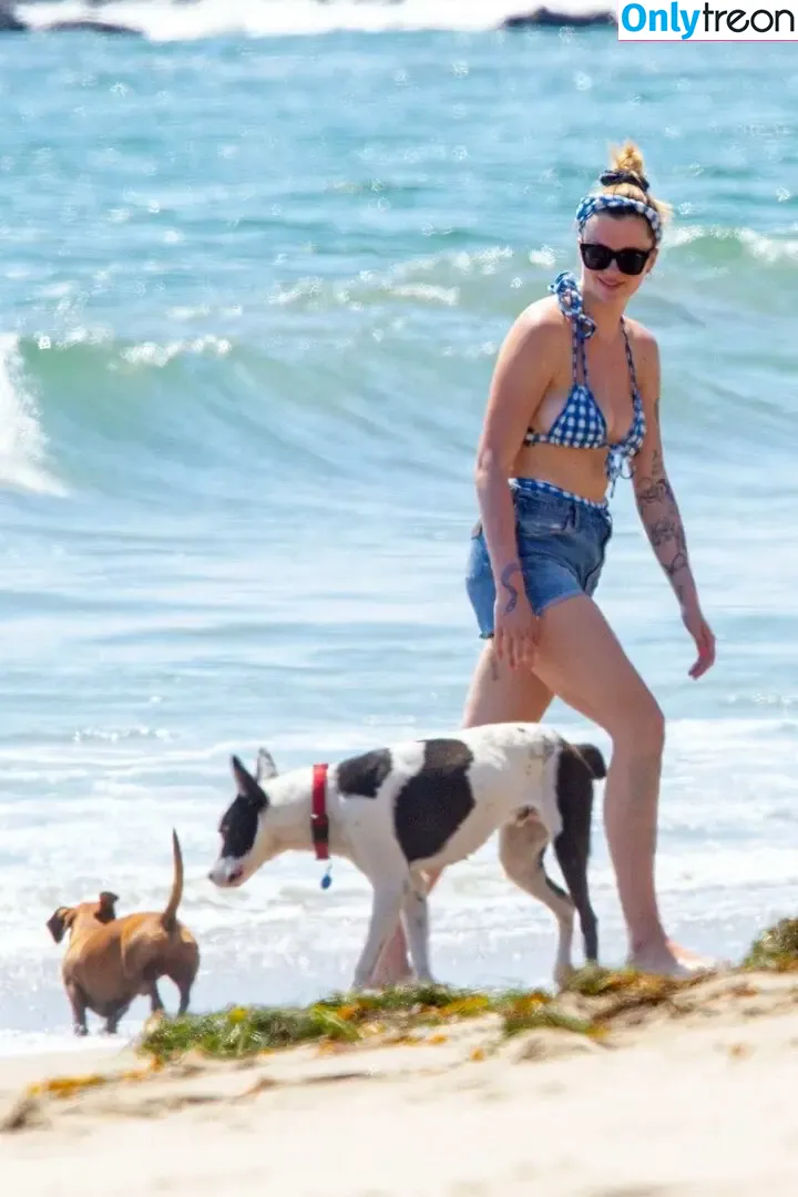 Ireland Baldwin nude photo #0568 (chloebaldwin... / irelandirelandireland)
