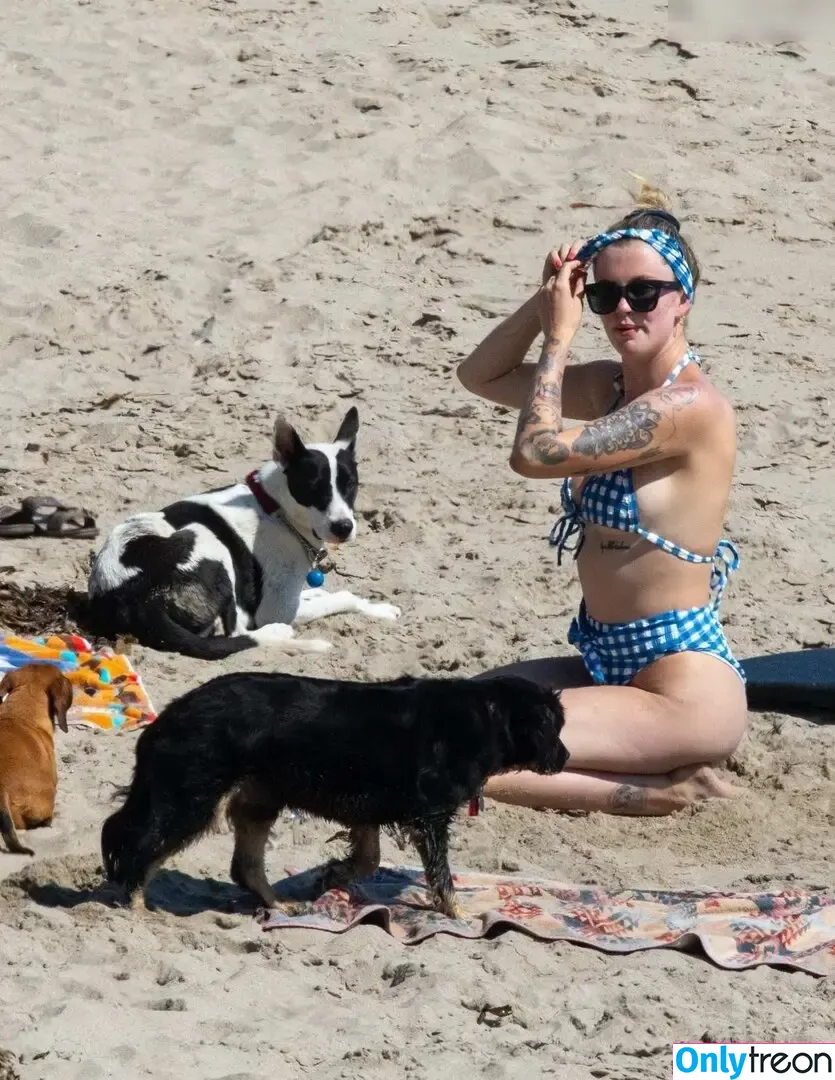 Ireland Baldwin nude photo #0584 (chloebaldwin... / irelandirelandireland)