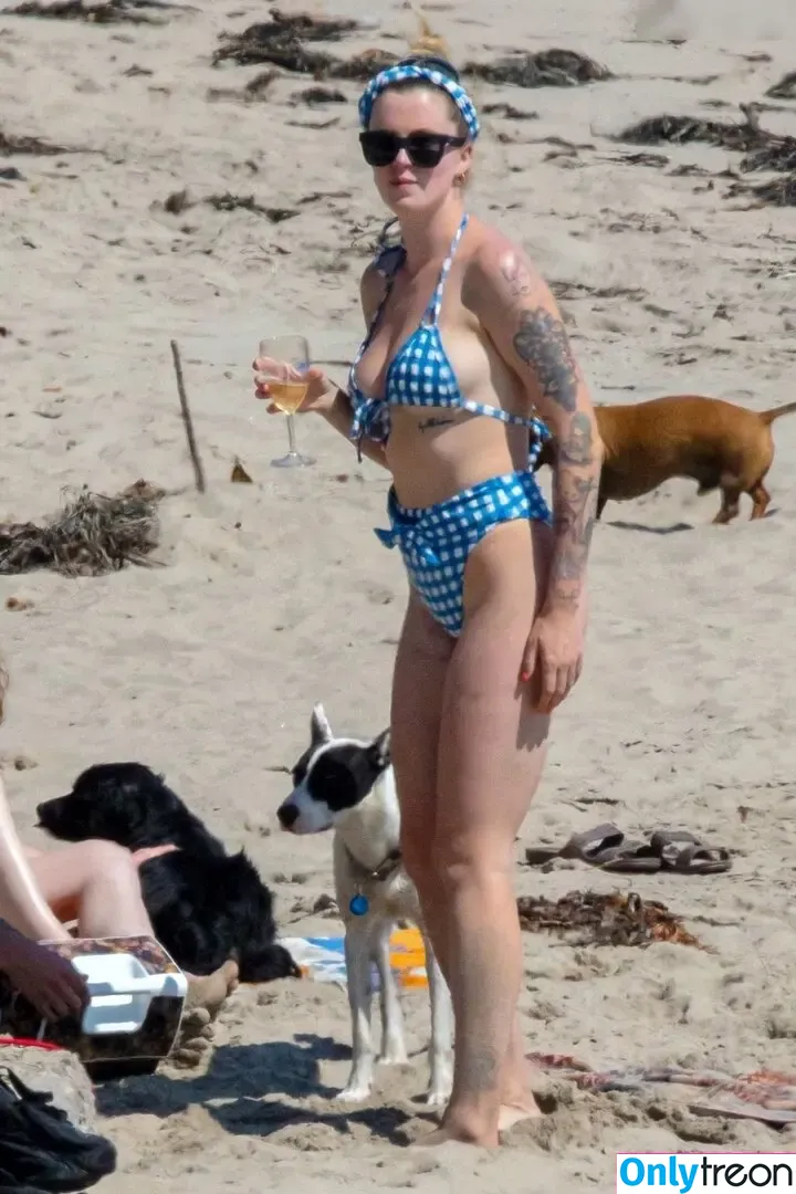 Ireland Baldwin nude photo #0587 (chloebaldwin... / irelandirelandireland)