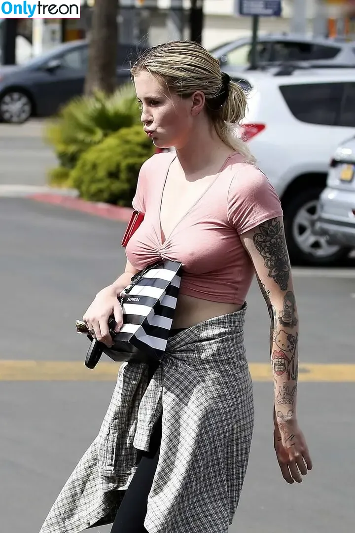 Ireland Baldwin nude photo #0588 (chloebaldwin... / irelandirelandireland)