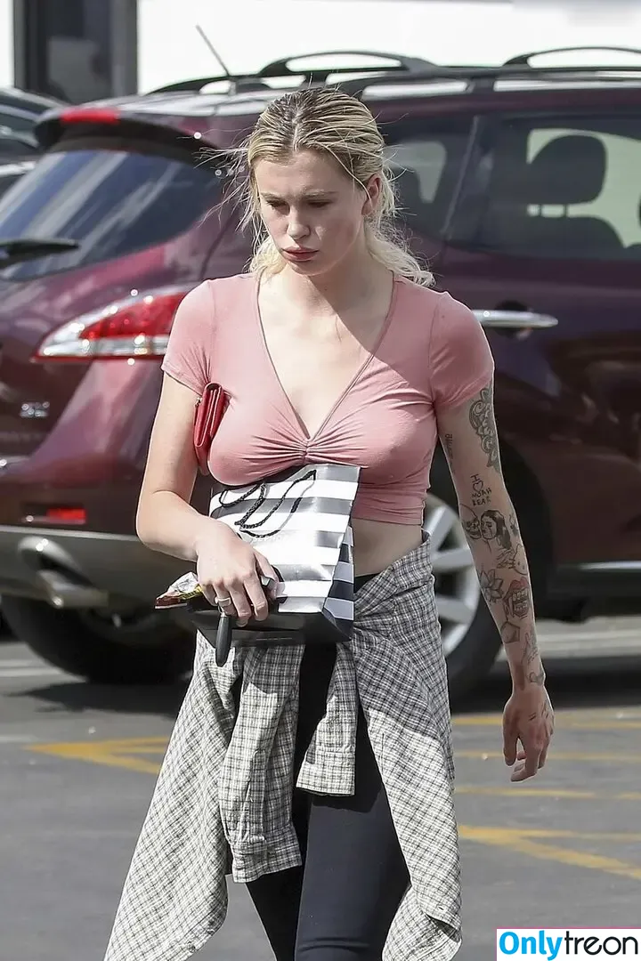 Ireland Baldwin nude photo #0592 (chloebaldwin... / irelandirelandireland)