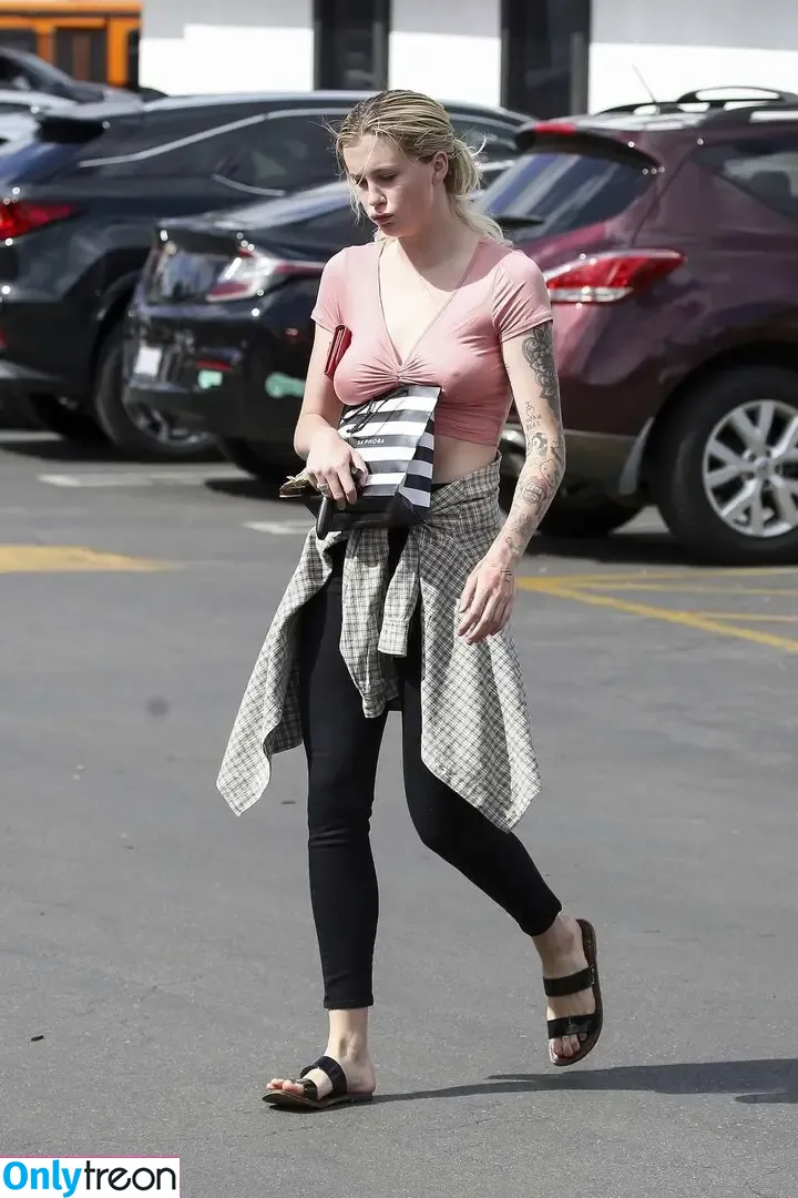 Ireland Baldwin nude photo #0595 (chloebaldwin... / irelandirelandireland)