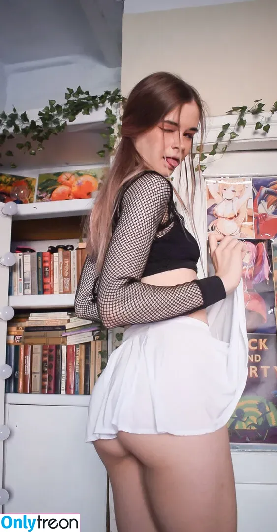 iriesska nude photo #0039 (toffee.girl)
