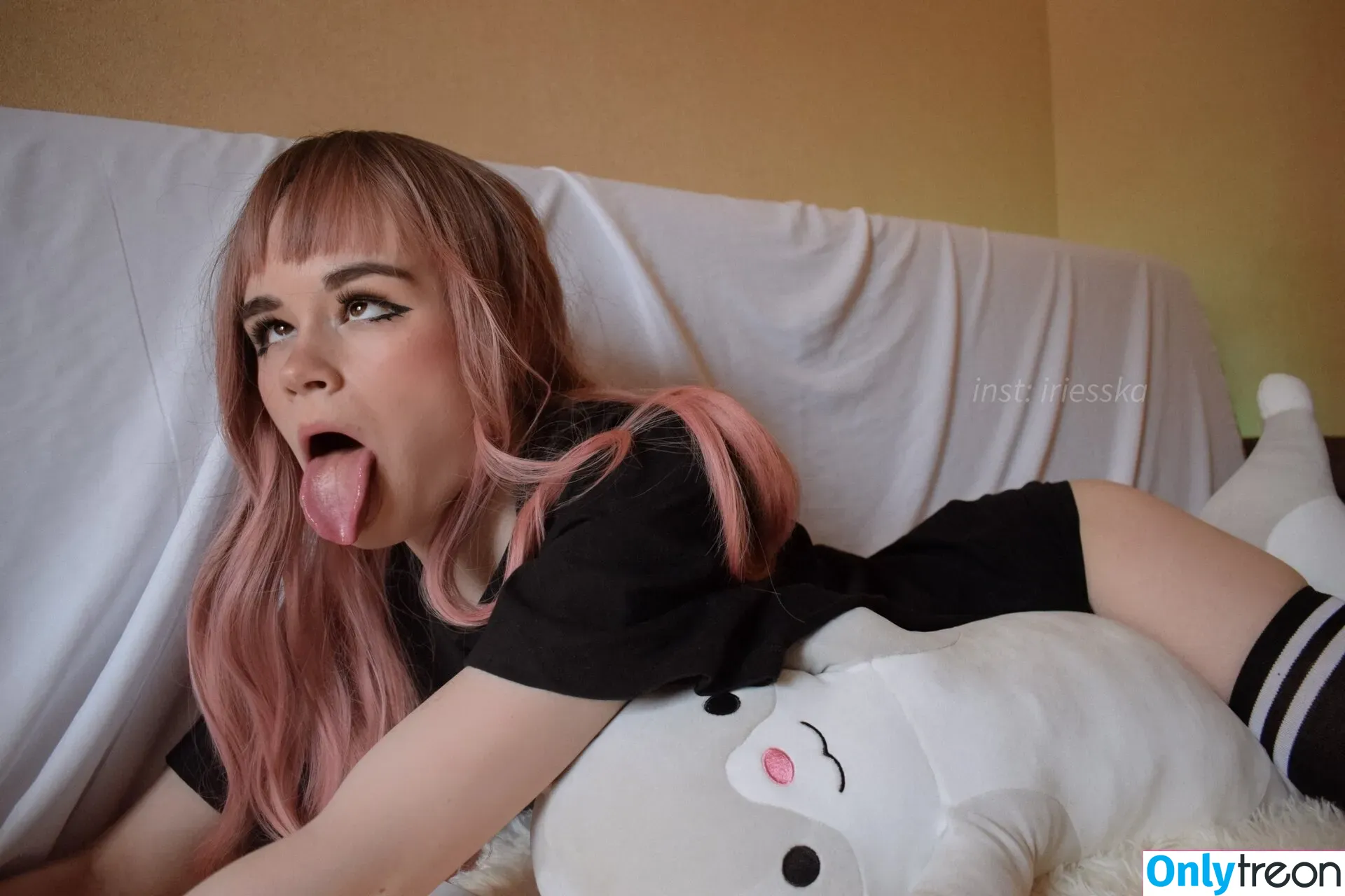 iriesska nude photo #0052 (toffee.girl)