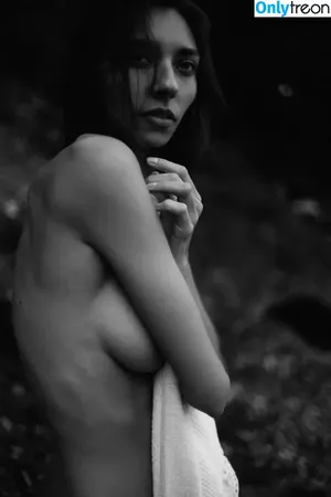 Irina Lozovaya / ireenel_ nude photo #0088