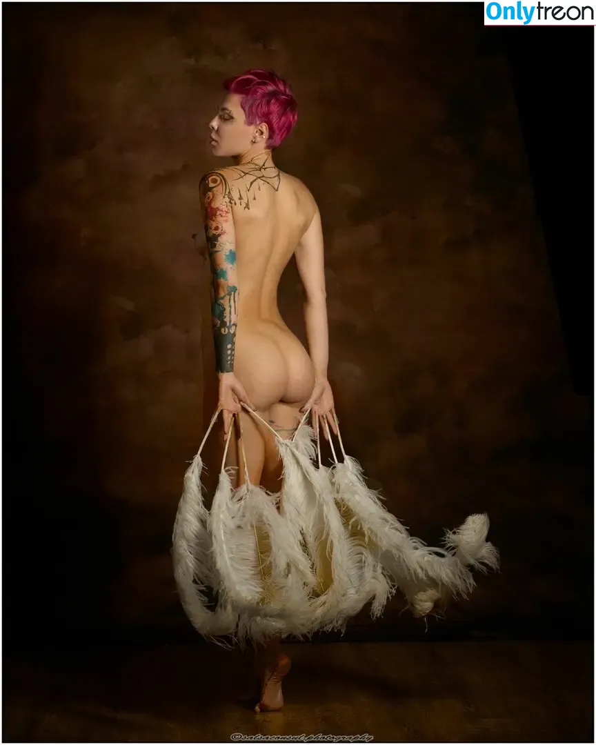 Irina Ludosanu nude photo #0008 (arr.ina.roawr / arrinaroawr)