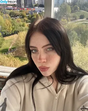 Irina Minkina / howeversnowy / rusian Billie eilish nude photo #0001