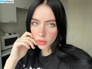 Irina Minkina / howeversnowy / rusian Billie eilish nude photo #0010