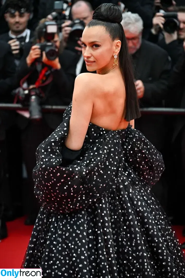 Irina Shayk nude photo #1897 (irinashayk / theirishayk)