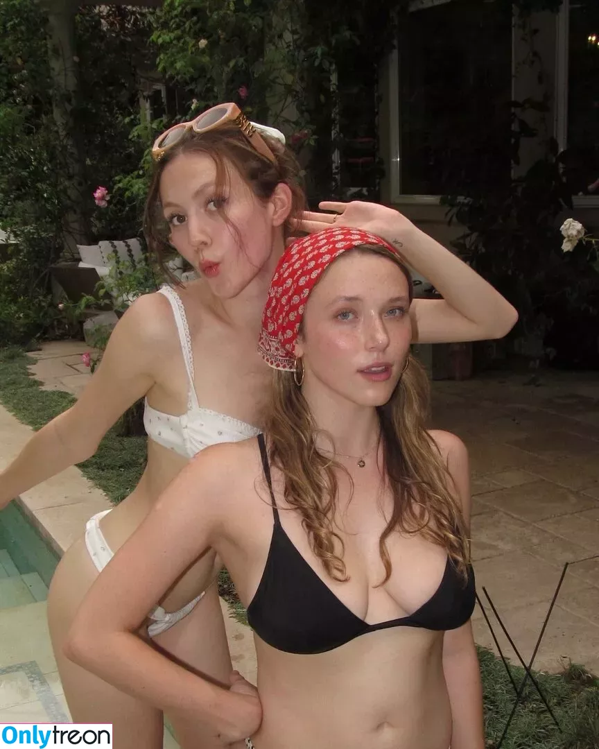 Iris Apatow голая photo #0003 (irisapatow)