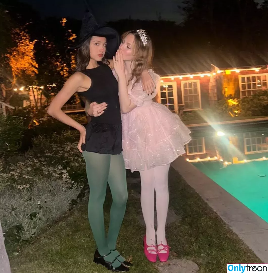 Iris Apatow голая photo #0112 (irisapatow)