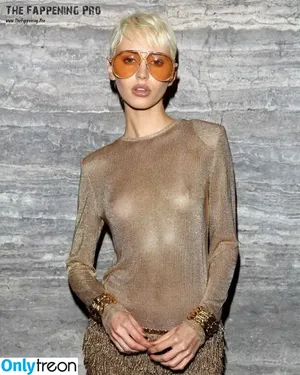 Iris Law / icelandicgirl69 / lirisaw nude photo #0321