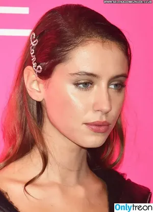 Iris Law / icelandicgirl69 / lirisaw nude photo #0344