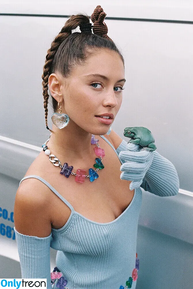 Iris Law голая photo #0024 (icelandicgirl69 / lirisaw)