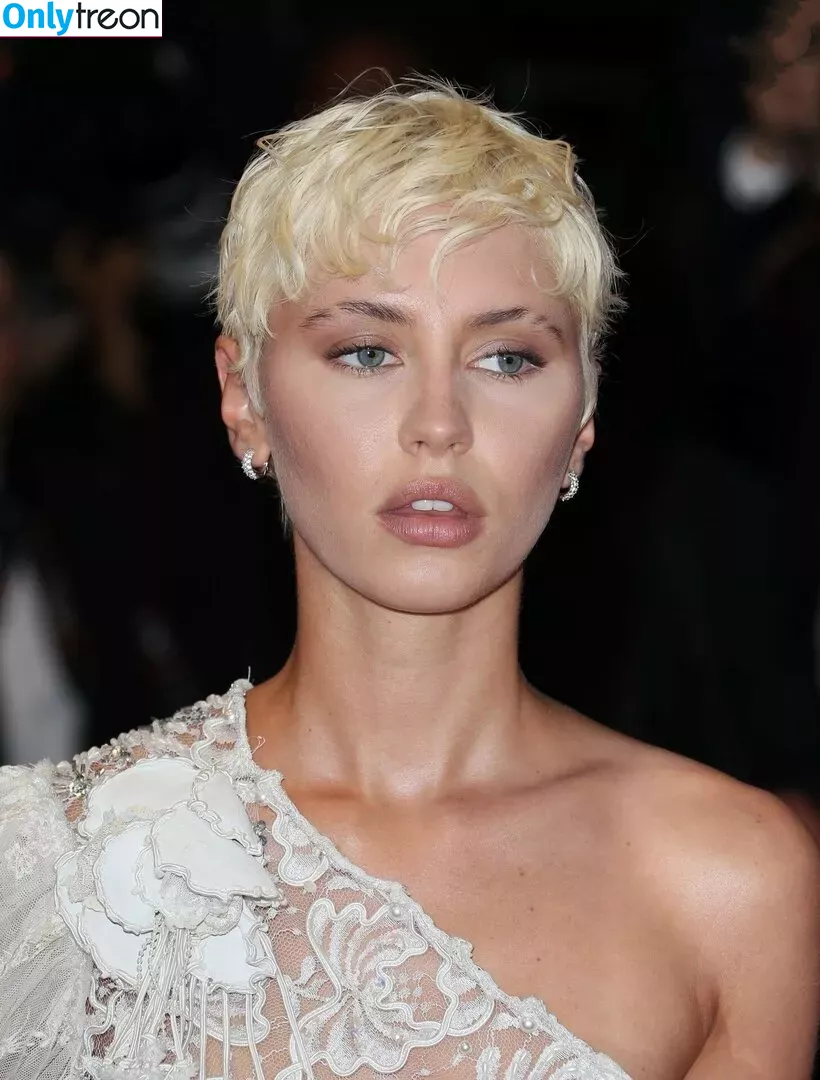 Iris Law голая photo #0163 (icelandicgirl69 / lirisaw)