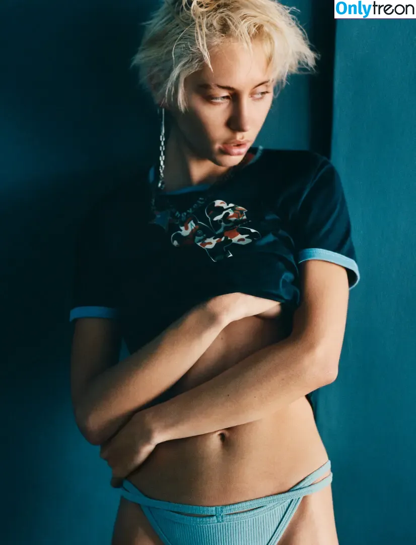 Iris Law голая photo #0326 (icelandicgirl69 / lirisaw)