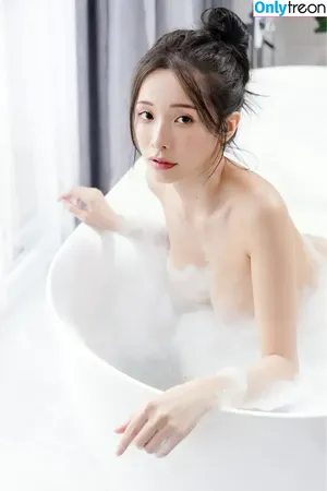 Iris Xiao / irisxiao_ / 閃亮亮 nude photo #0020
